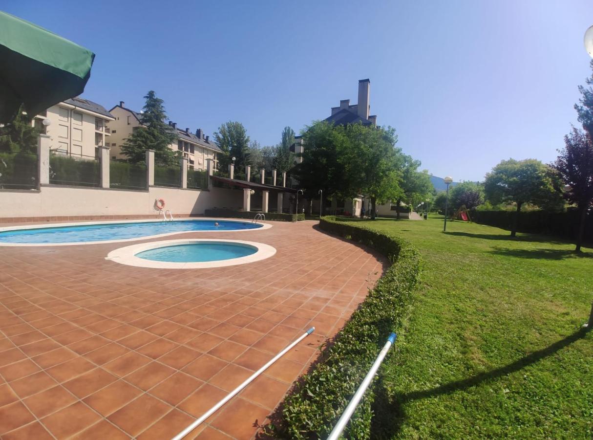 Apartamento Goxoa Jaca Exterior photo